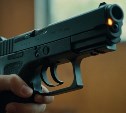В Холмске пенсионер стрелял из охолощенного пистолета во дворе жилого дома