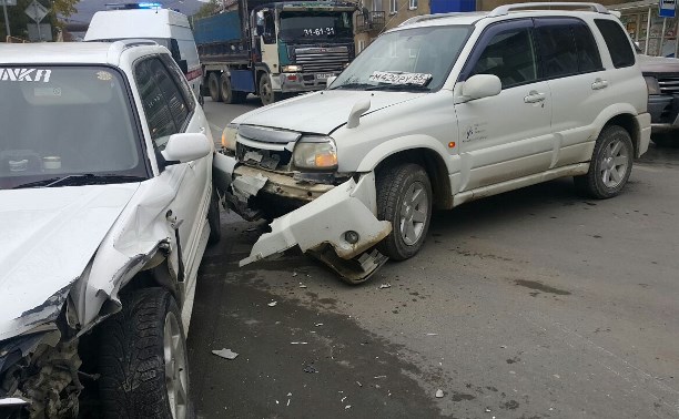 Женщина пострадала при столкновении Suzuki Escudo и Subaru Forester в Южно-Сахалинске