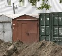 Владельцы незаконных гаражей в южно-сахалинском дворе не хотят их убирать 