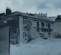 Ветер до 58 м/с заставил дома на Курилах вибрировать: как выглядит город после мощного циклона