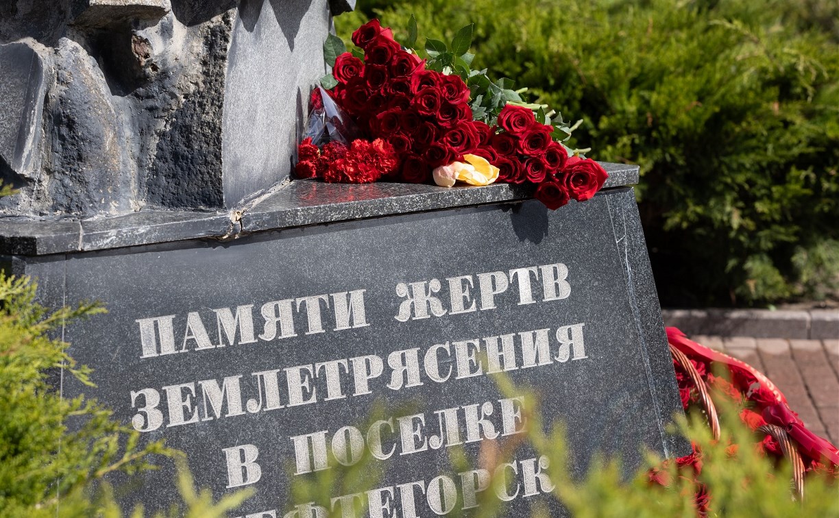 В Южно-Сахалинске отслужили литию по жертвам Нефтегорского землетрясения