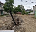 Жители Лугового недовольны разрытыми из-за ремонта водопровода дворами