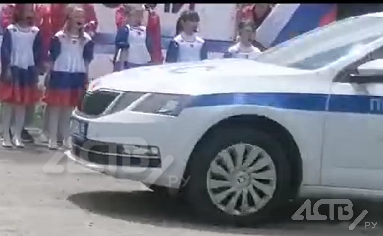 Полицейская погоня во время выступления детского хора на Сахалине в День России попала на видео