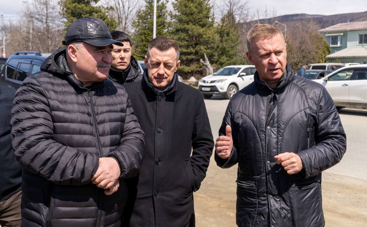 Мэр Южно-Сахалинска проверил состояние проспекта Мира
