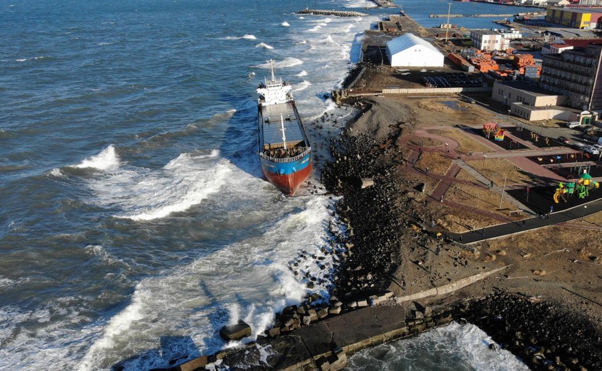 На Сахалине завершили откачку топлива с севшего на мель судна Xing Yuan