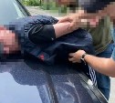 Ничего святого: грабитель в Южно-Сахалинске сорвал с шеи прохожей крестик с бриллиантом