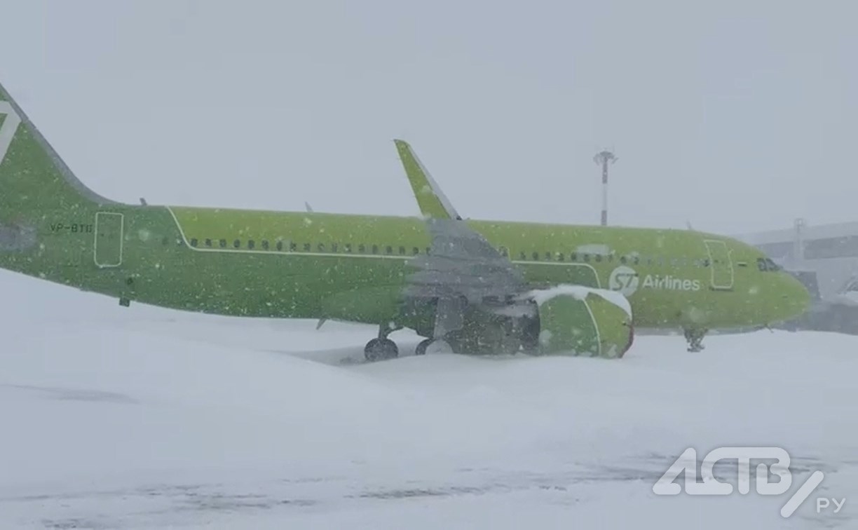 Аэропорт Южно-Сахалинска не намерен принимать самолёты до утра