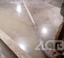 Проблемный дом в Александровске-Сахалинском затопило вонючими водами из-за памперса в трубе
