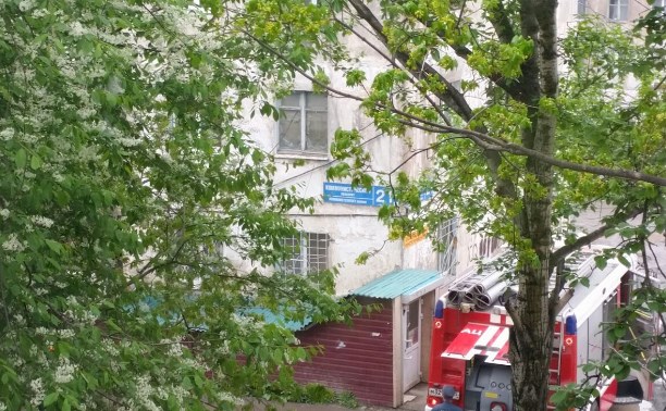 Пожар в общежитии потушили в Южно-Сахалинске