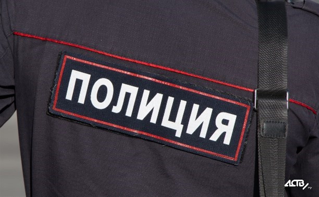 Стажёр из автомастерской в Тымовском угнал на работе машину и разбил на ней стекло