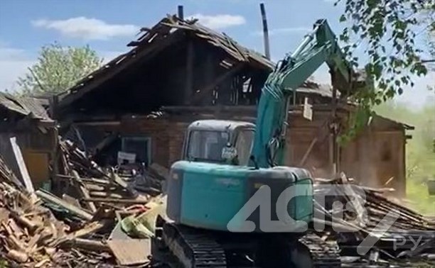 "Дом снесли, пока в больницу ходила": пенсионерка в Тымовском осталась без жилья