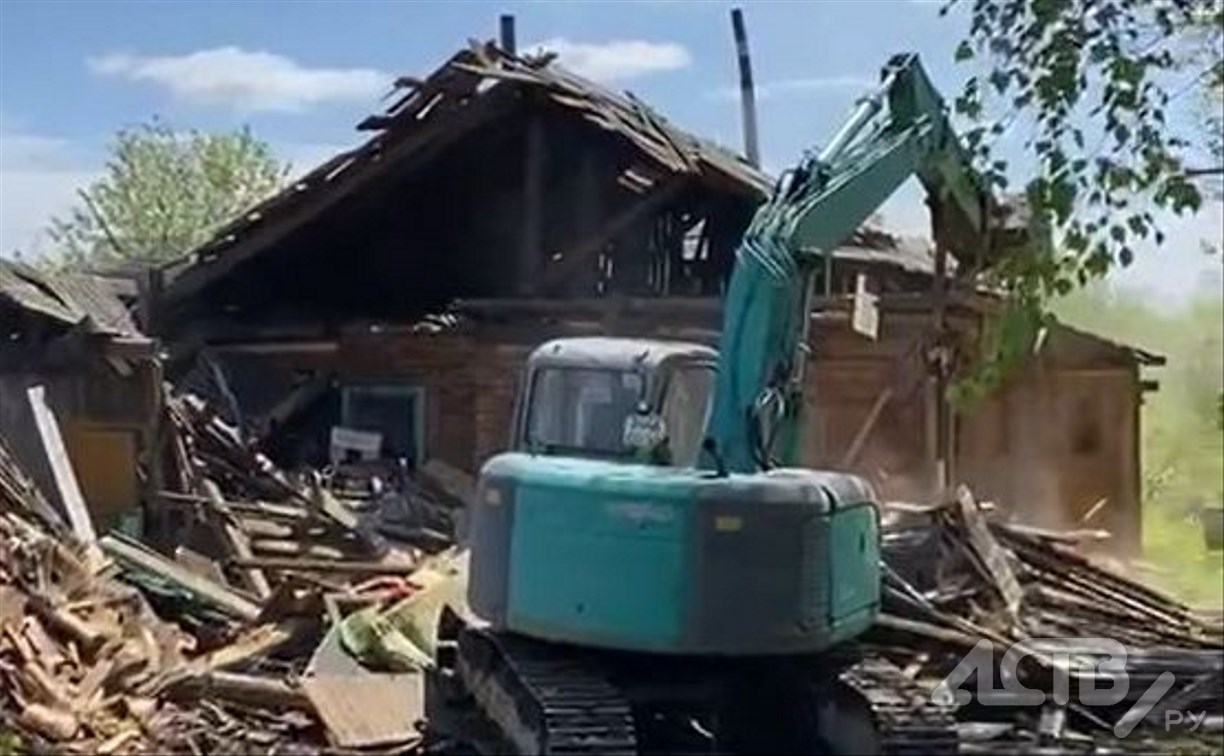 "Дом снесли, пока в больницу ходила": пенсионерка в Тымовском осталась без жилья