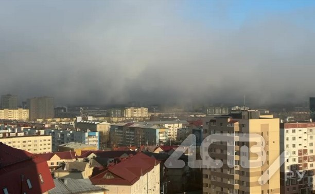 Выглядит жутковато: обволакивающий Южно-Сахалинск густой туман сняли на видео