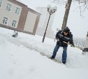 На Сахалине устраняют последствия снежного циклона