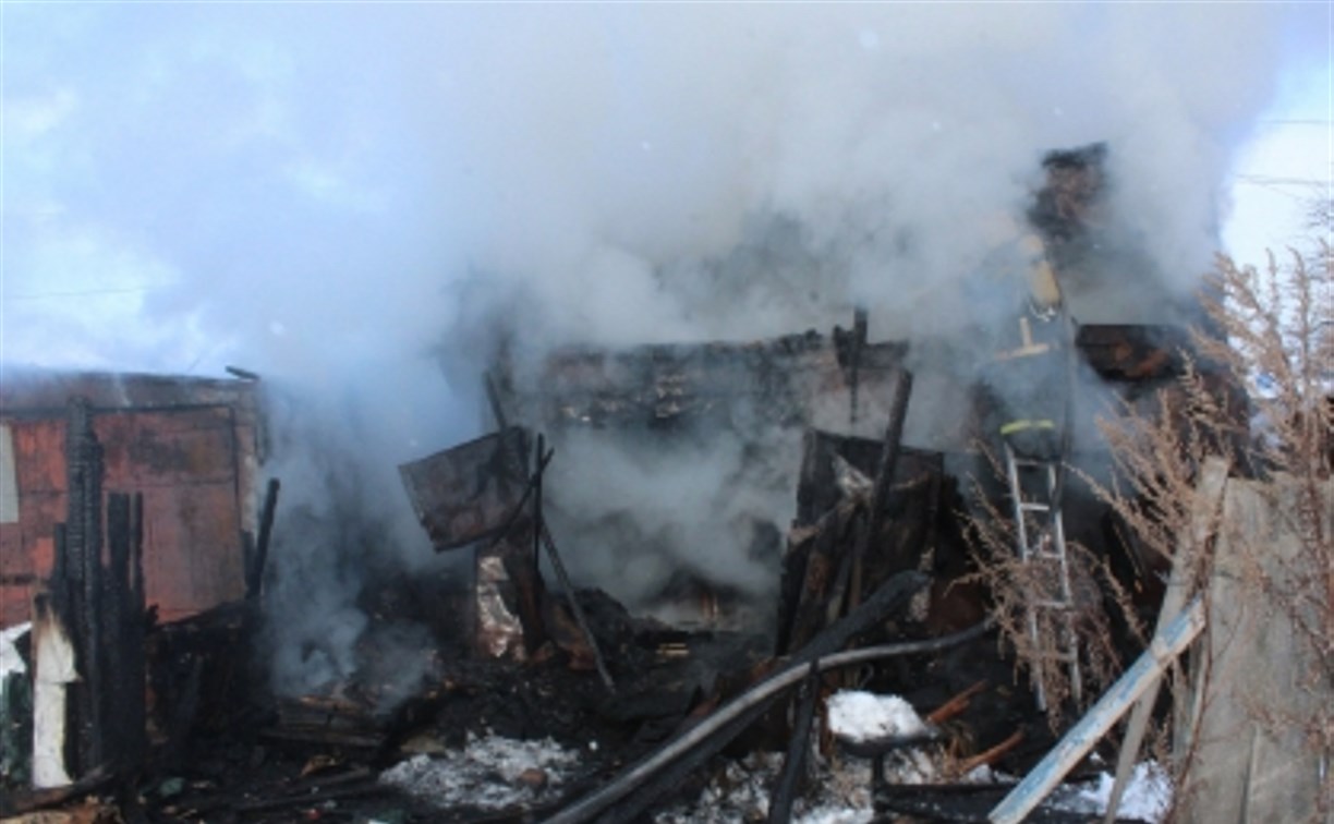 Обгоревшее тело нашли при тушении пожара в Южно-Сахалинске