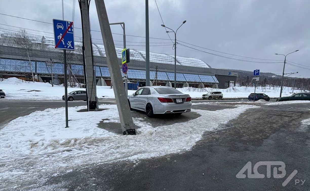 Очередной автохам припарковался на "несчастливом" месте в Южно-Сахалинске
