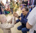 Чемпионов детсадовской семейной лиги "Хоккей в валенках" наградили на Сахалине