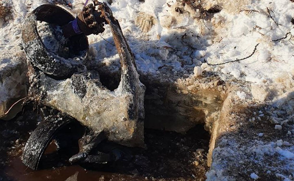 Обломки разбившегося самолёта Ту-2 достали из-подо льда на Сахалине