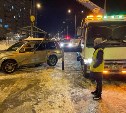 "Узнали своё авто?": в Южно-Сахалинске с улиц вывезли машины, которые мешали расчистке 