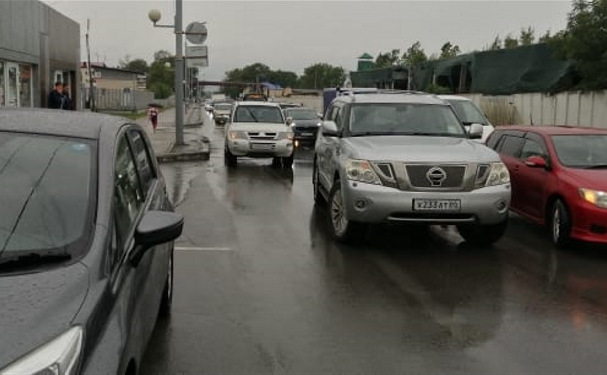 Очевидцев столкновения Mitsubishi Pajero и Nissan Patrol ищут в Южно-Сахалинске