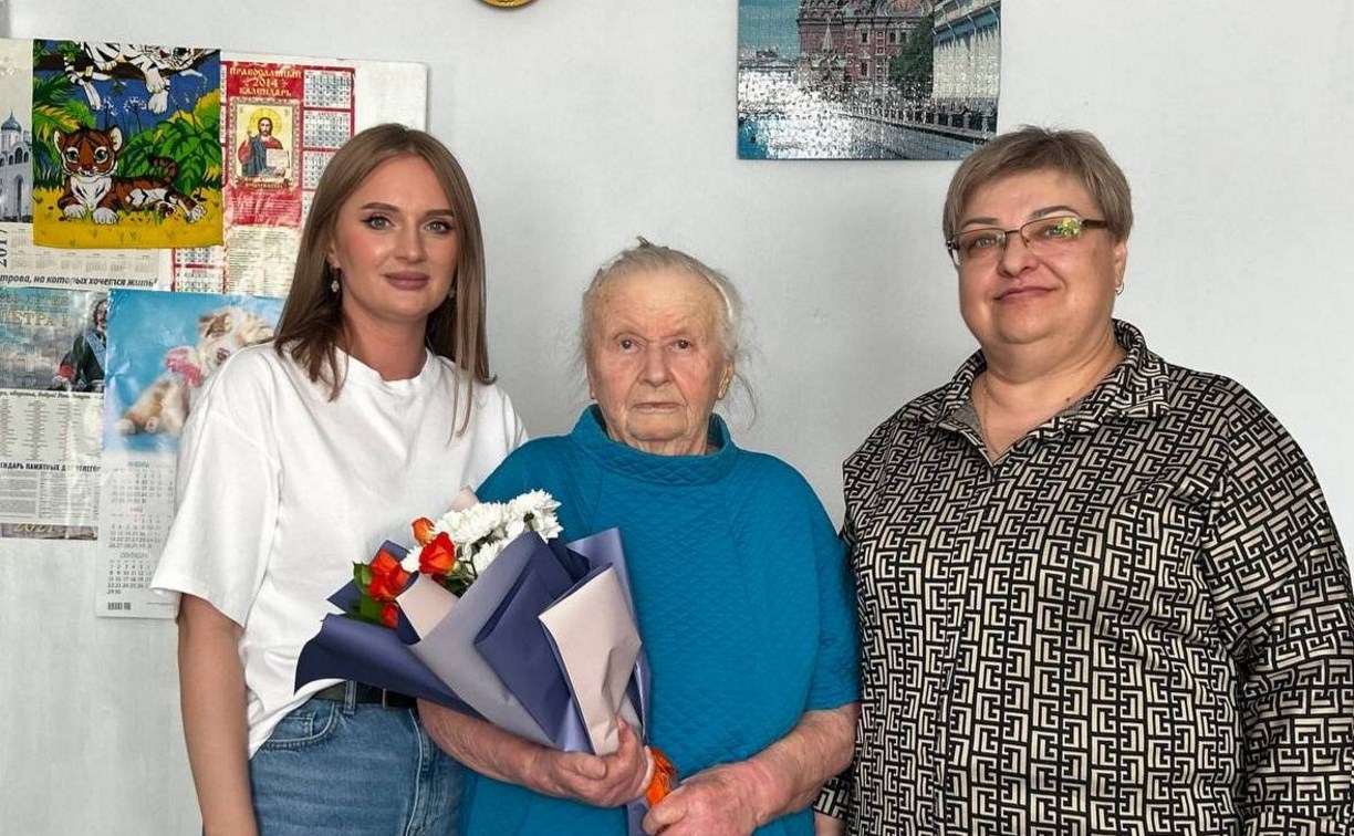 "Хочу дожить до 100": сахалинская педагог отметила 90-летний юбилей