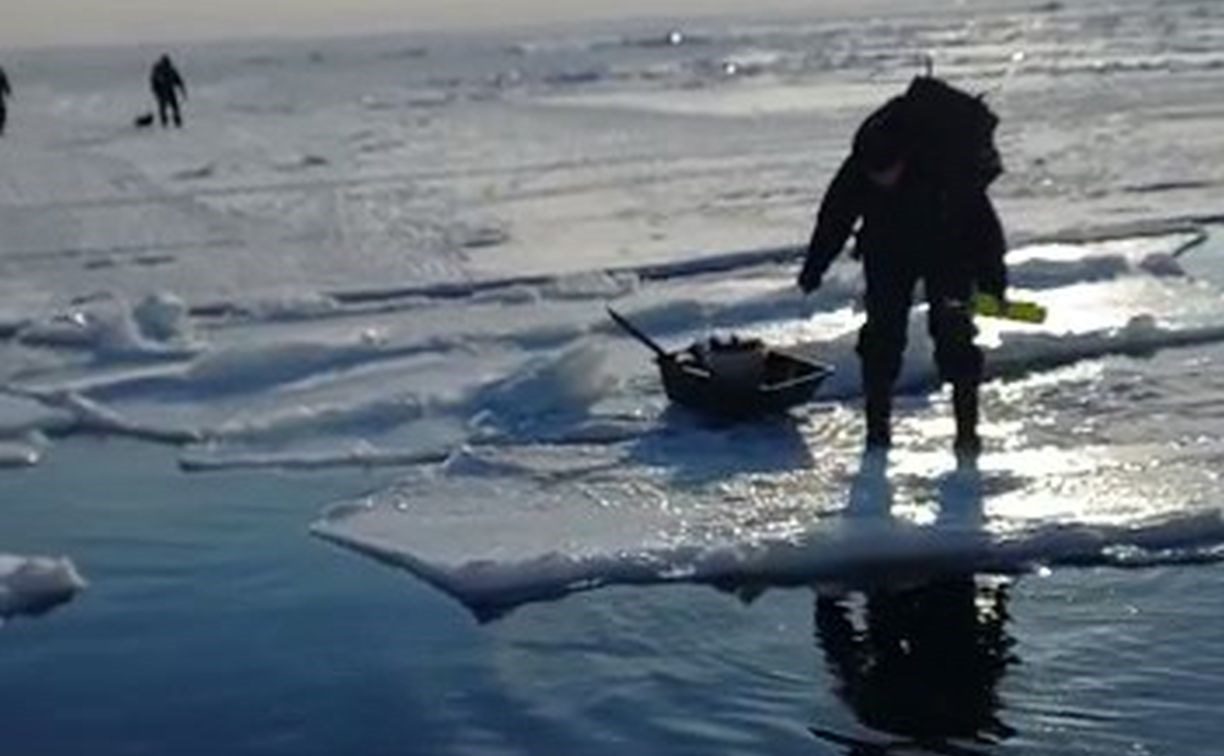 Лёд с рыбаками оторвало у побережья Сахалина