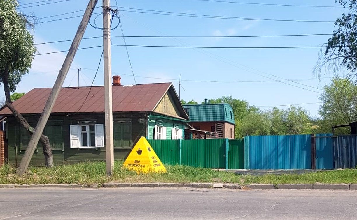 Амурчанка отсудила 10 тысяч рублей за "пирамиду позора" возле её дома