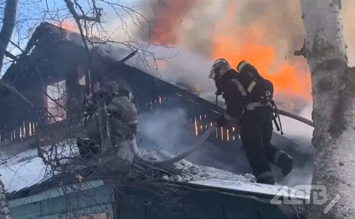 Четыре семьи остались без жилья из-за крупного пожара в Южно-Сахалинске