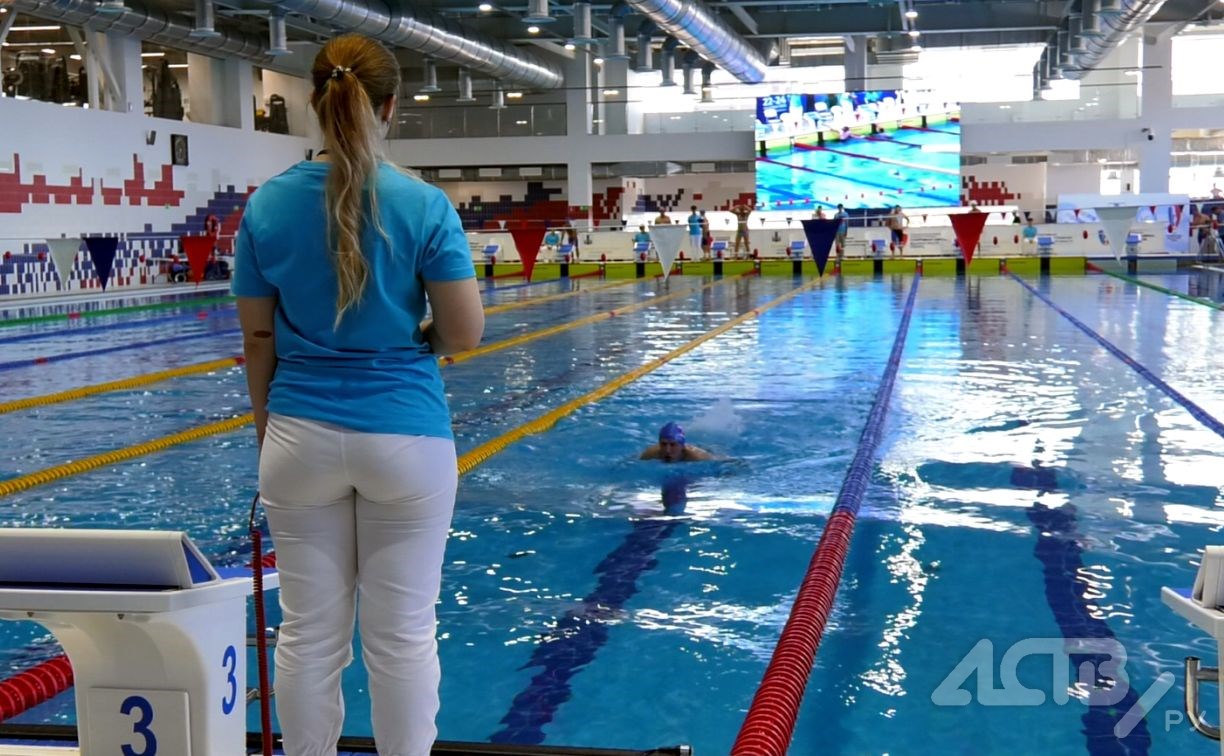 Для участия в турнире по плаванию на Сахалин прилетели спортсмены из Эстонии и Австралии