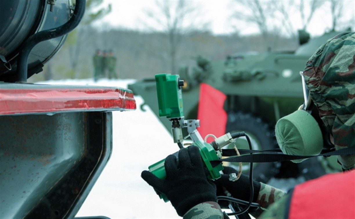 Сахалинские военнослужащие отработали действия при применении оружия массового поражения
