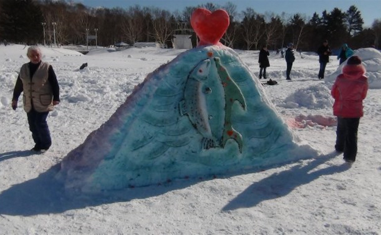 Снежные фигуры китов и тюленей построят сахалинцы