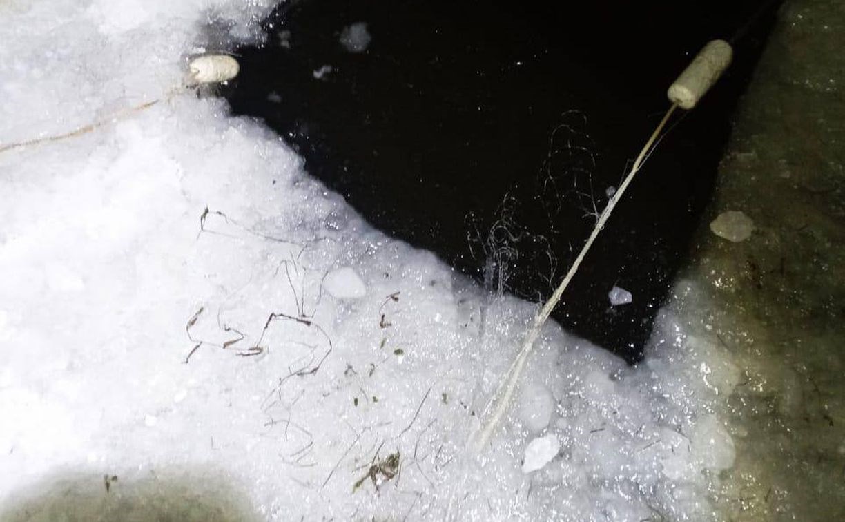 Браконьерские сети достали из-подо льда на севере Сахалина