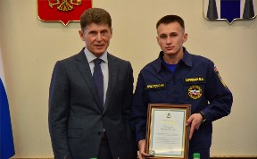 Спасатели косаток получили награды сахалинского губернатора