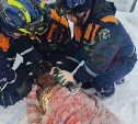Соседи вытащили из горящего дома в Южно-Сахалинске мужчину
