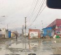 Шлагбаум на оптовой базе в Южно-Сахалинске вывезут без участия его "собственника"