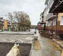 Специалисты минЖКХ проверили ход капитального ремонта дворов в селе Горное на Курилах