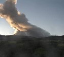 Редкое явление: три вулкана одновременно извергаются на Северных Курилах
