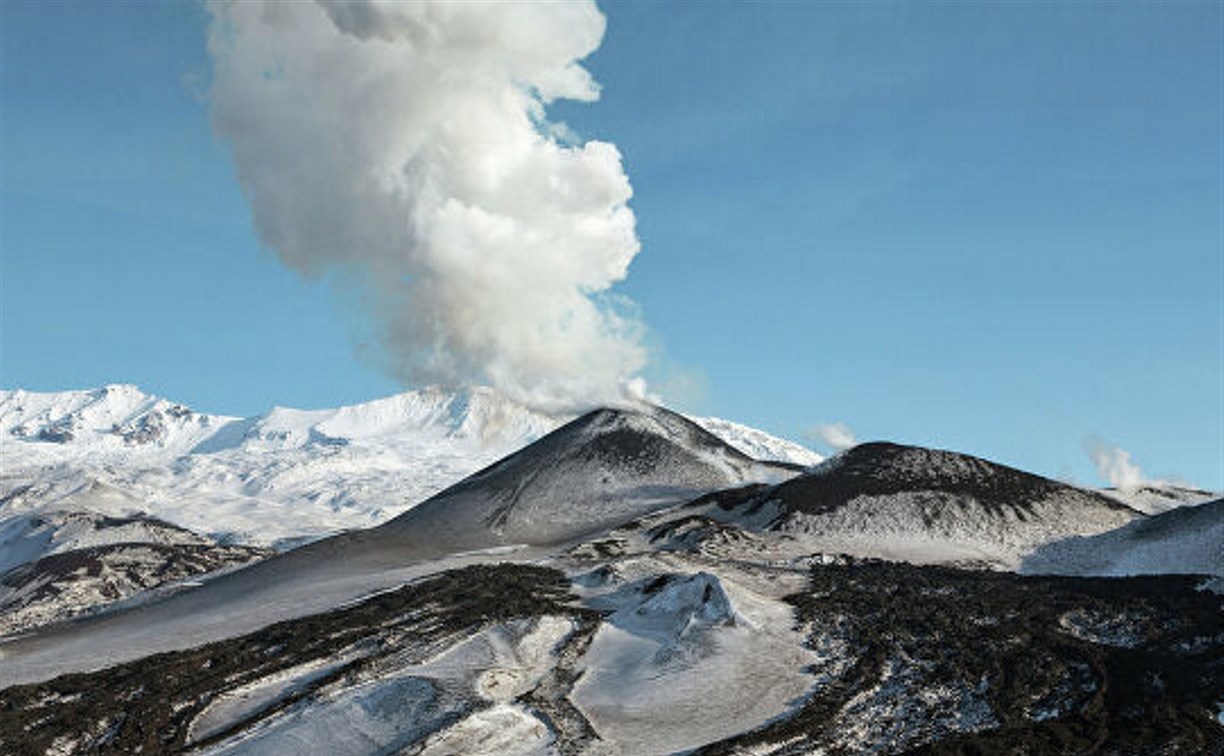 Шлейф от курильского вулкана Чикурачки видно за 220 км