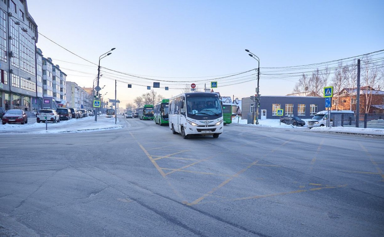 "Умные" светофоры Южно-Сахалинска: как технологии регулируют движение на городских дорогах