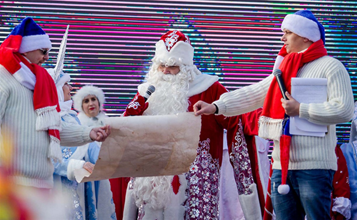 Южно-сахалинских Дедов Морозов научили тихо проникать в квартиры горожан