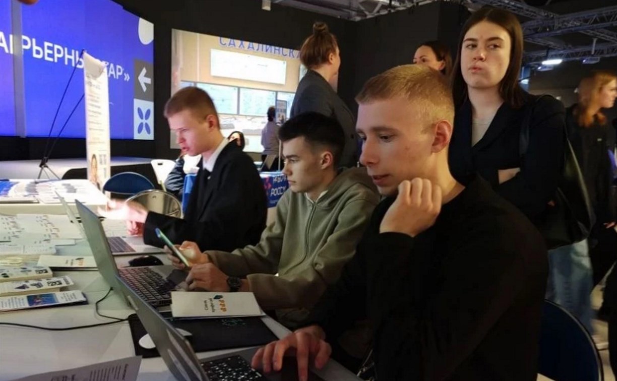 В Южно-Сахалинске студентам рассказали, как бесплатно стать IT-специалистами мирового уровня