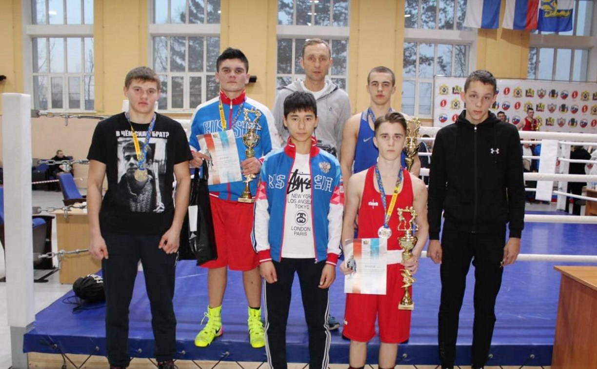 Четыре призовых места завоевали сахалинские боксеры на турнире в Хабаровске