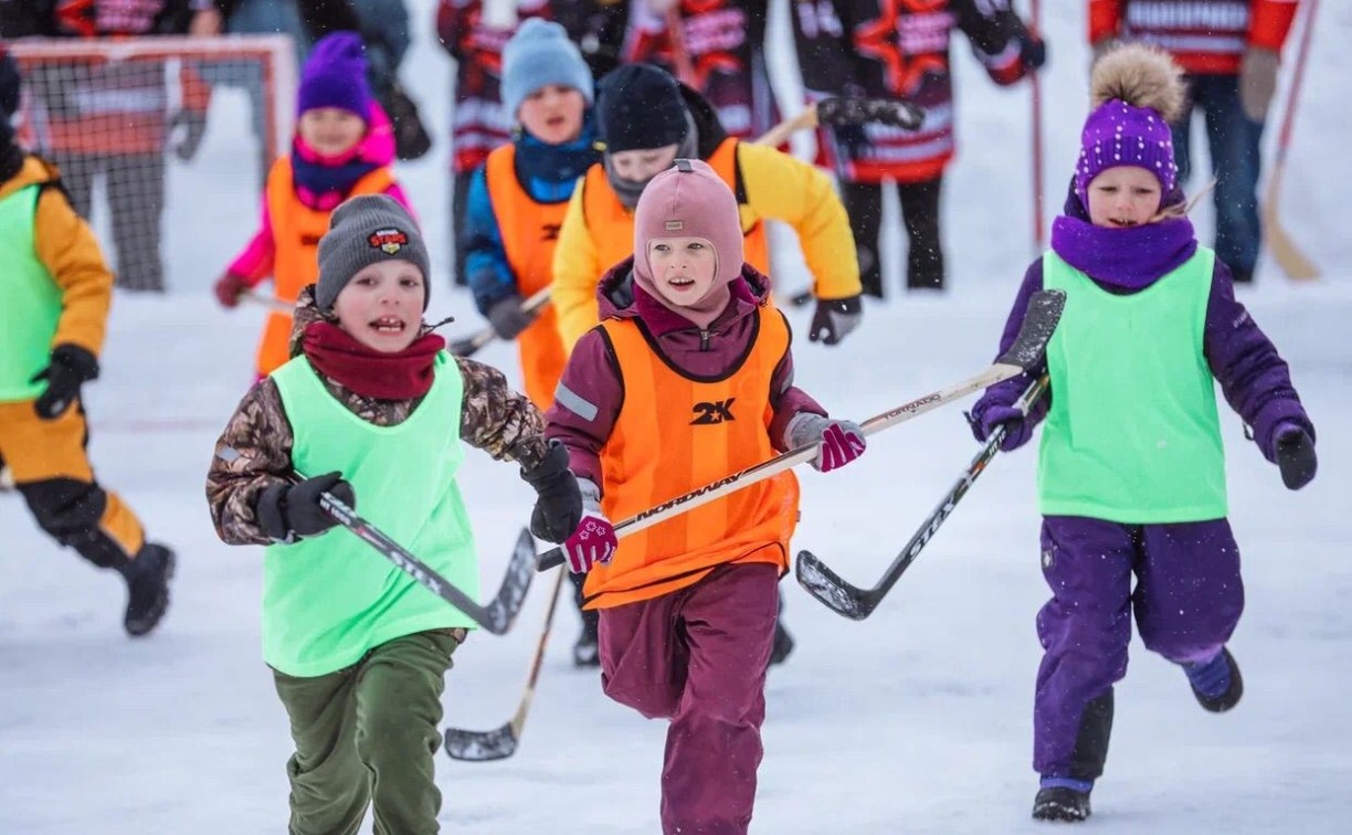 Восемь сахалинских хоккейных команд в валенках сразились за Суперкубок