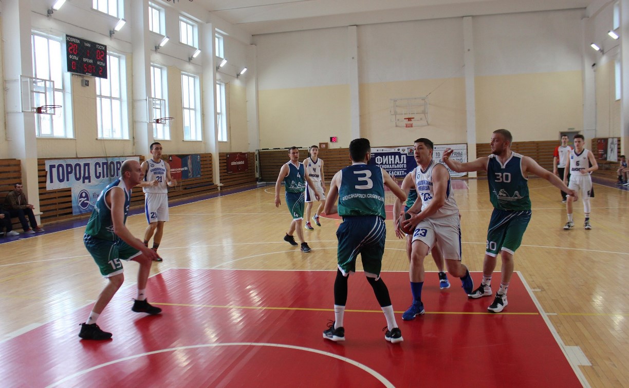 В Южно-Сахалинске начался розыгрыш мужского Кубка области по баскетболу
