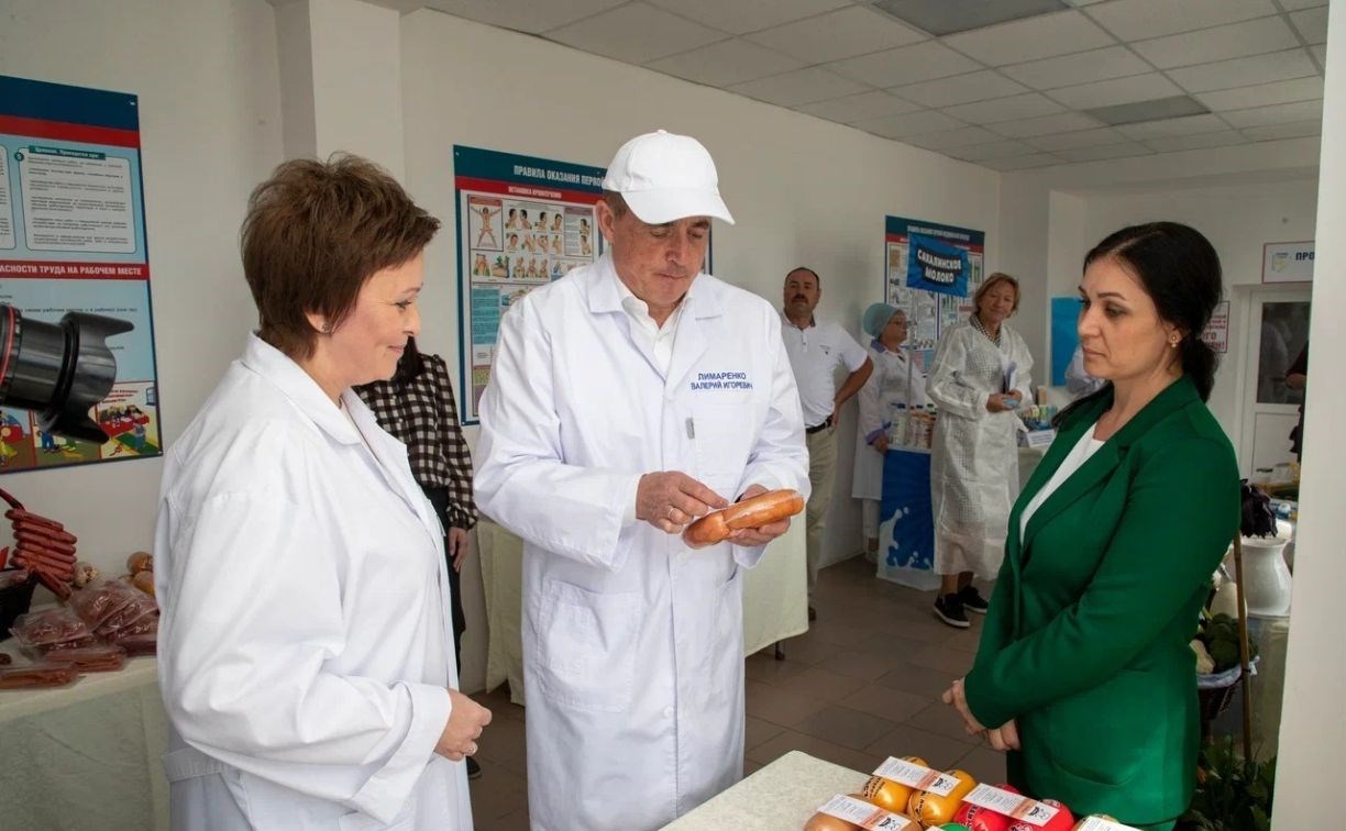 Сахалинские аграрии угостили губернатора продукцией, которой ещё нет в продаже