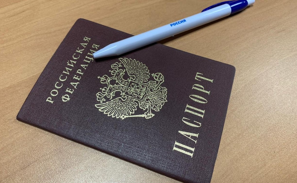 Юная сахалинка получит паспорт на торжественном вручении в Москве