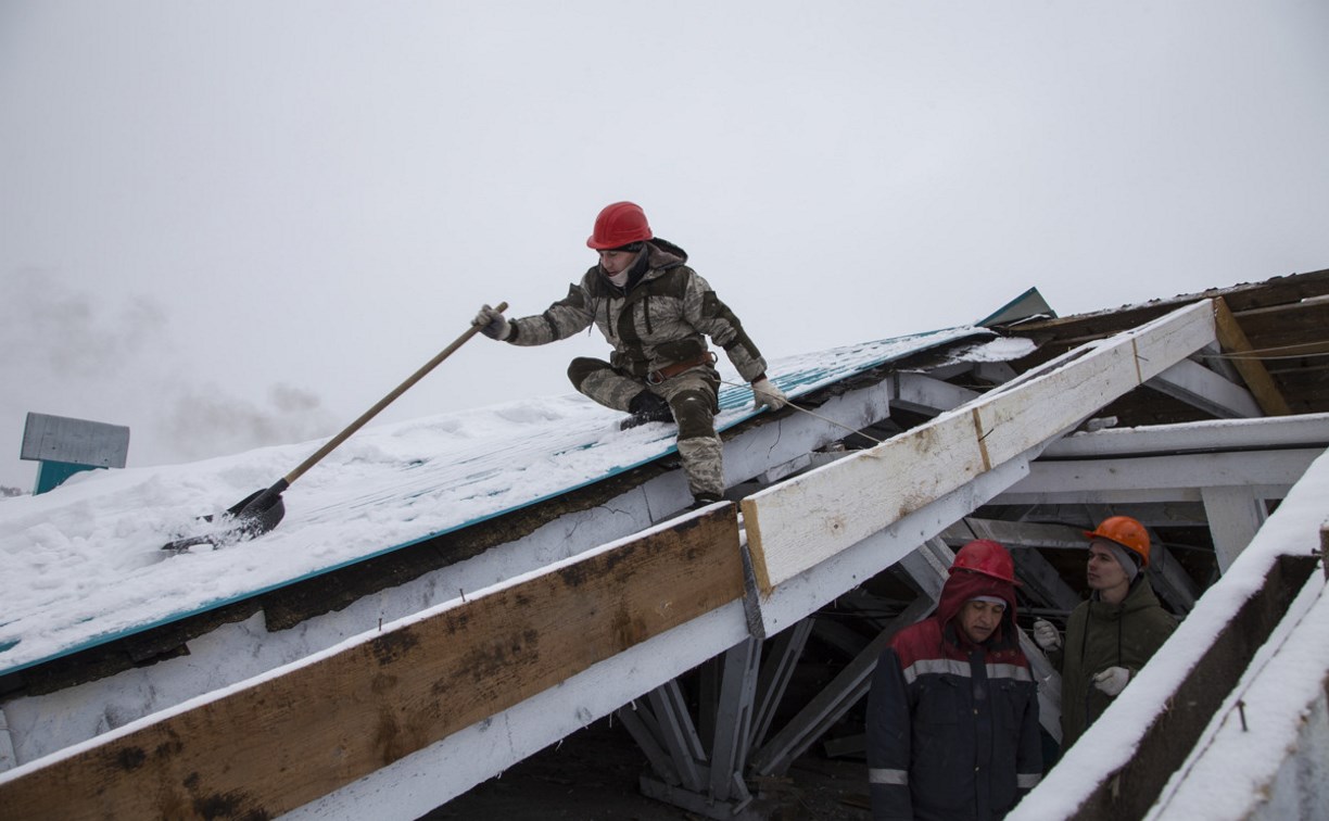 Поврежденные во время циклона крыши в Углегорском районе отремонтируют к марту