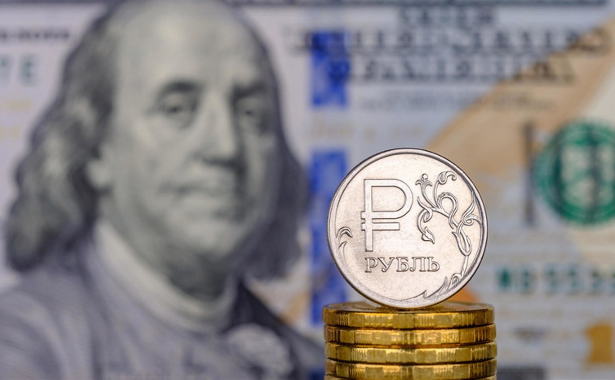 Пока Сахалин спал, доллар и евро взлетели 