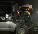Мужчина пострадал при столкновении микроавтобуса и грузовика на въезде в Корсаков
