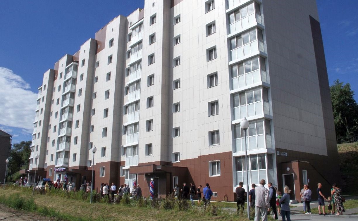 Мечты сбываются: в Корсакове сдали 72-квартирный дом